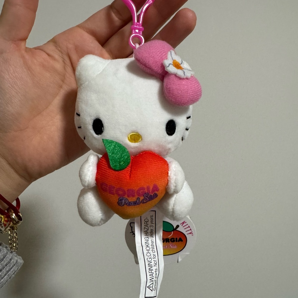 ❌SOLD❌NWT Hello Kitty Georgia Peach Plush Keychain - Picture 1 of 2